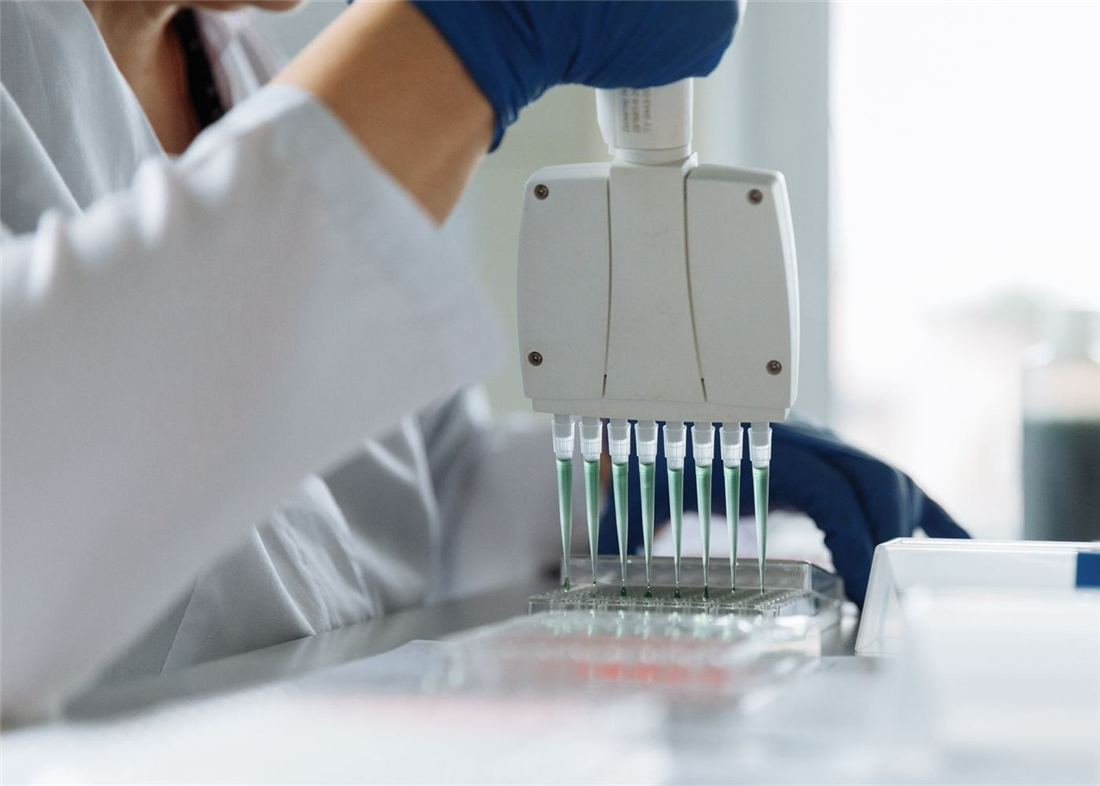 Clinical laboratory pipette testing samples